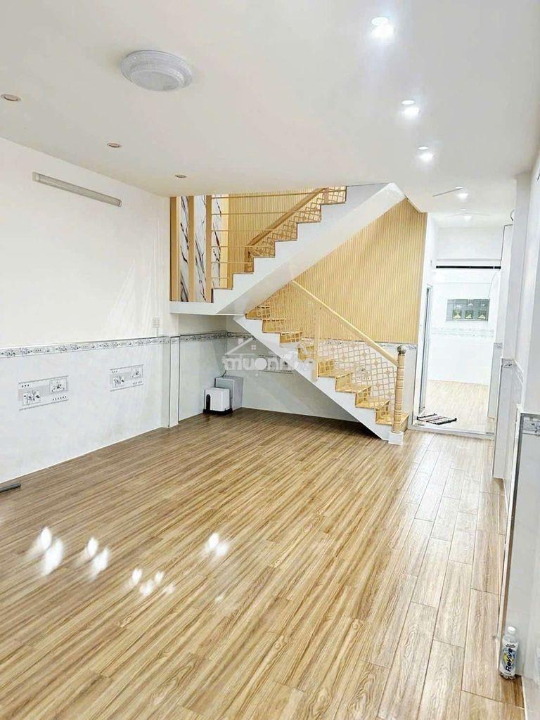 Dt lớn gia phú chợ bình tây quận 6, 4.3mx15.6m,giáp quận 5 và quận 11.