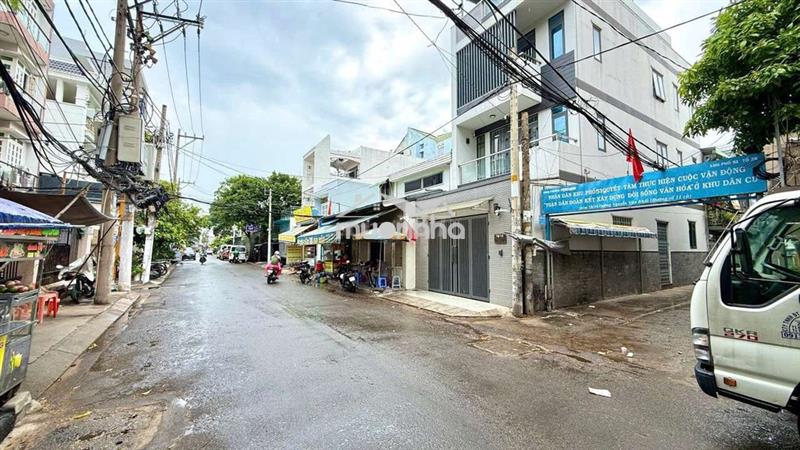 Nhà sát mt nguyễn văn khối 30m dt 3x11m 1 lầu