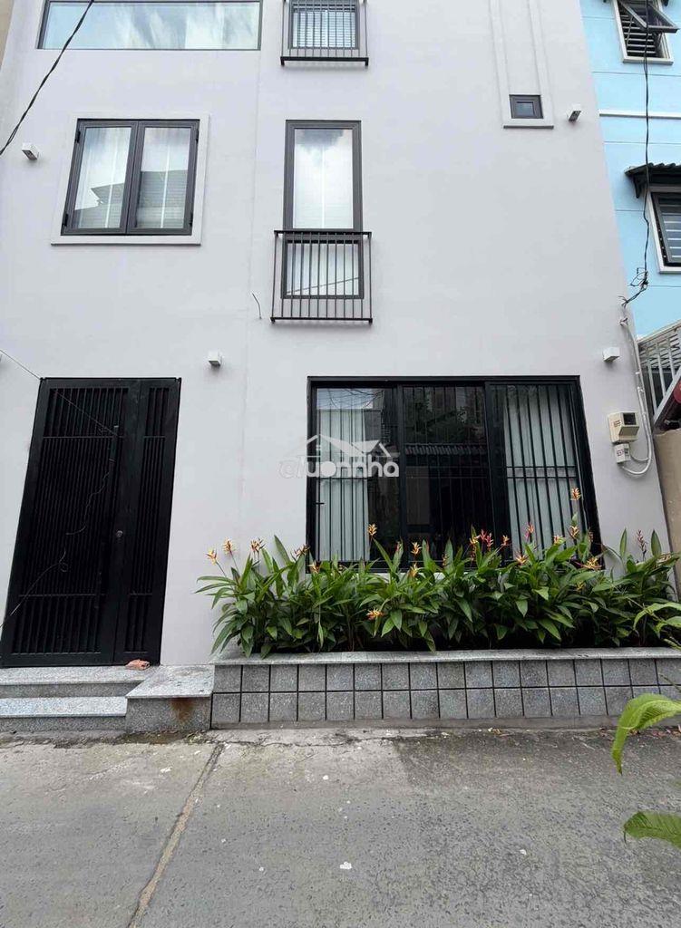 Hem xe hoi 3tầng mới toanh. p. linh tây cũ. 7.8 tỷ. shr. hoàn công