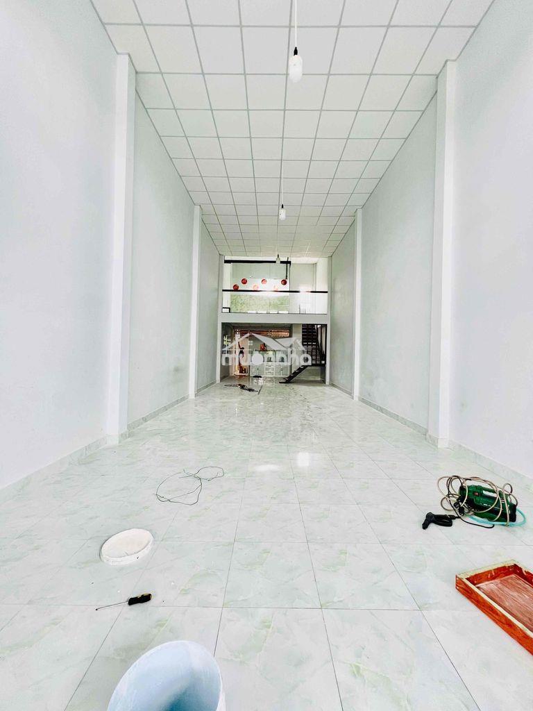 Cho thuê nhà dt 5x20m gác lửng trống xuốt hợp may mặc in ấn nhôm kính