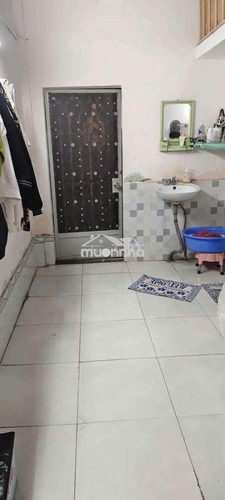 Cho thuê nhà 68m2 có 2pn và gác lửng hẻm xe hơi 30 lâm văn bền