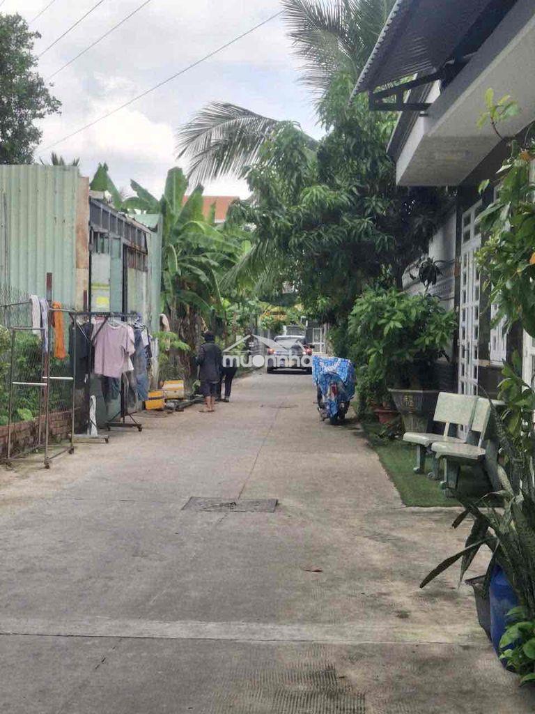 Nhà ngã tư ga, đường xe hơi thông