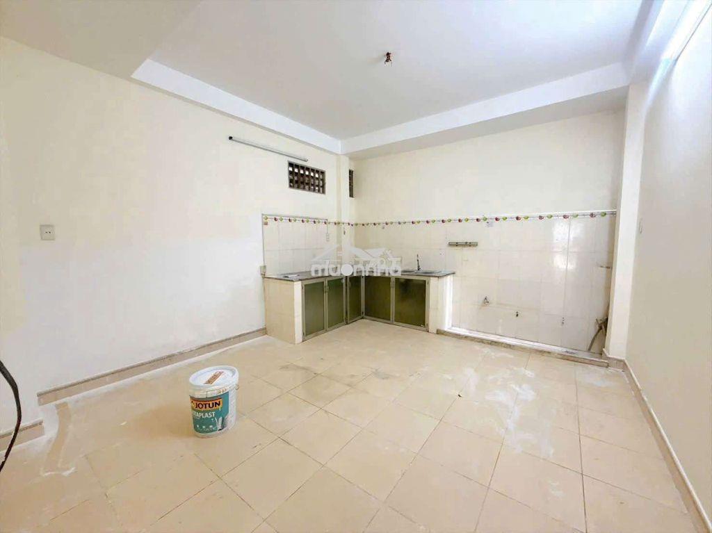Nhà hẻm 6m khu gò dầu, 4x15m, 2 lầu, st, 4pn, 5wc, giá 13 triệu - Ảnh 2