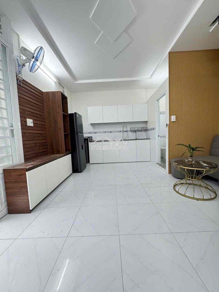 Nhà mới dọn vào ở liền khu an ninh sạch sẽ phun nội thất