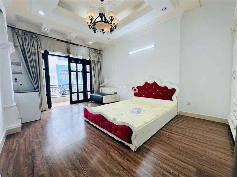 Studio - ban công - full nội thất