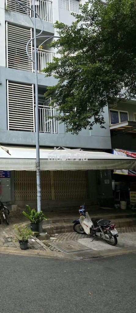 Căn hộ tầng trệt block g