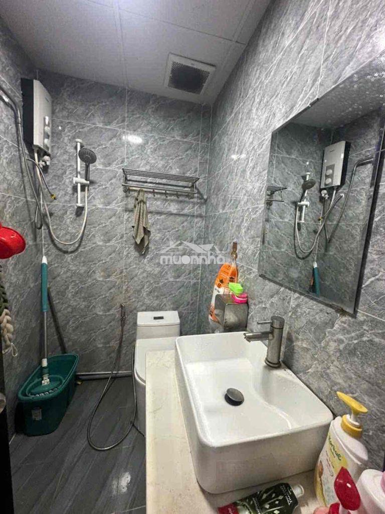 2.95tỷ.  81m2, 3pn, thang máy- c.cư imperial place sát tên lửa - Ảnh 3