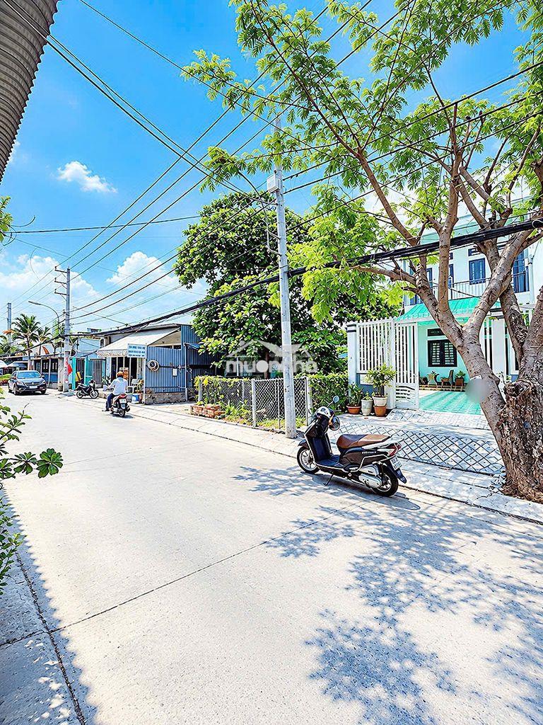 Nhà xe ô tô nhựa 7m - lê văn lương - phước kiển - nhà bè .