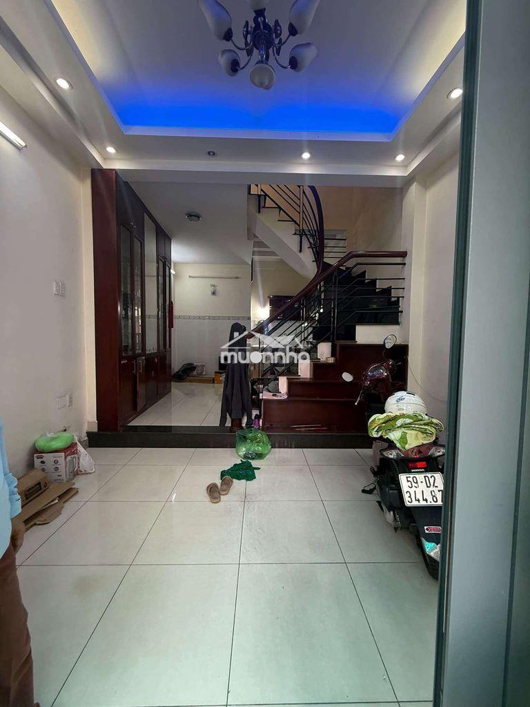 Cho thuê nhà bình long tân phú.dt 4x10, 3 lầu. 3pn, , 3 máy lạnh.