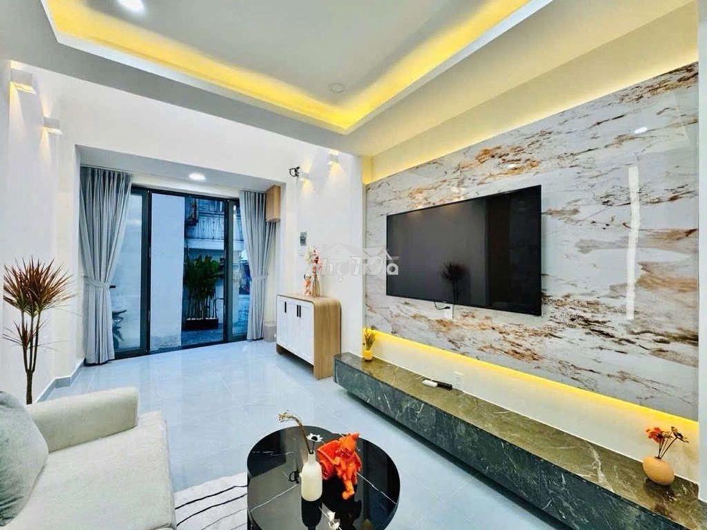 Sát bên chợ bà chiểu nhà đẹp 5t đúc cứng cho gd đông người về ở ngay - Ảnh 2