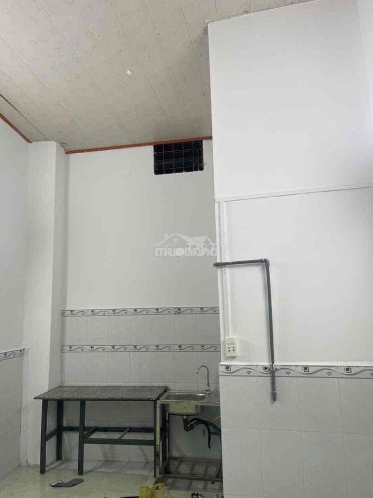 Nhà rẻ cho thuê 7triêu5 42m2 có máy lạnh mới sơn sửa 58/19/6 thạch lam - Ảnh 4