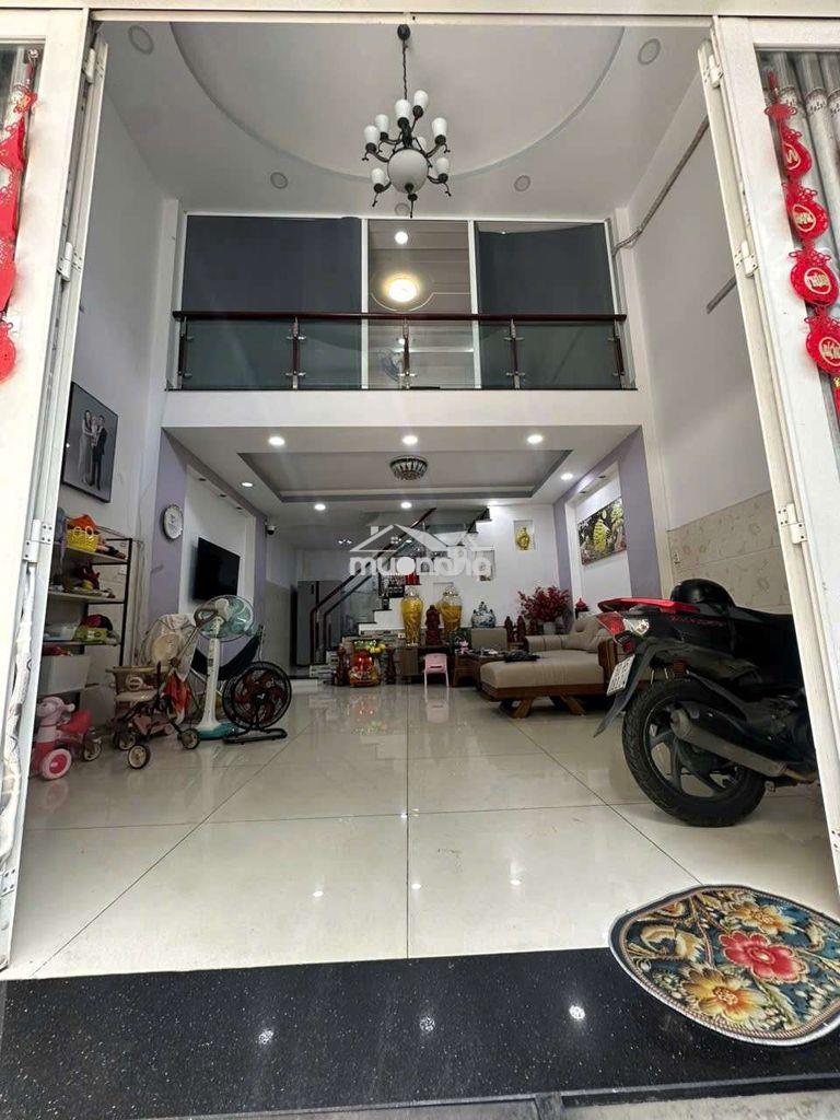 Bán nhà hẻm nhựa 6m ngan 5,2m kế bên chợ hoa đầm sen quận 11