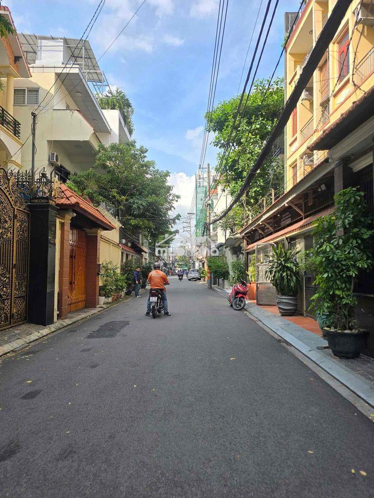 Nhà phạm văn bạch 82 m 3 tầng 6.9 tỷ oto ngủ nhà