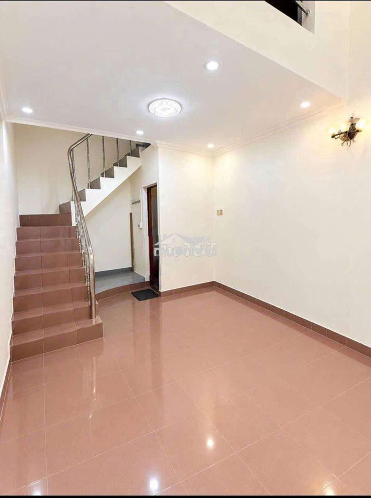 Nhà- mới sạch sẽ- 2pn-3wc-gia-11tr-tl- cmtt-p4- q3
