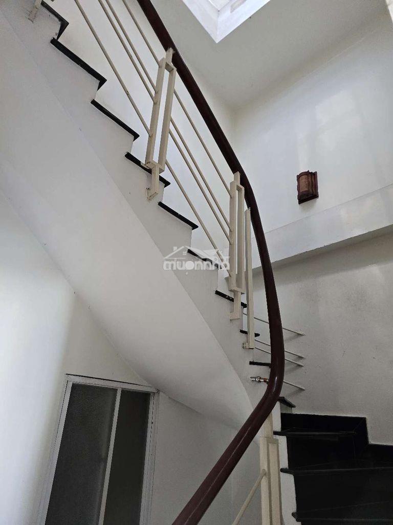 Nhà hẻm an ninh, nhiều phòng ngủ, thích hợp gia đình. - Ảnh 4