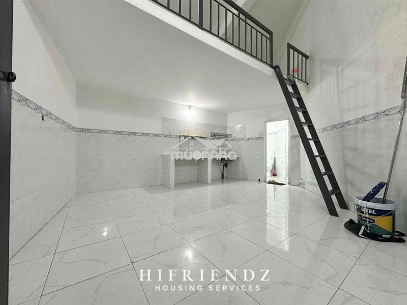 Phòng trọ rộng tầm 40m2 có máy lạnh - gác cao 2m ngay tăng nhơn phú