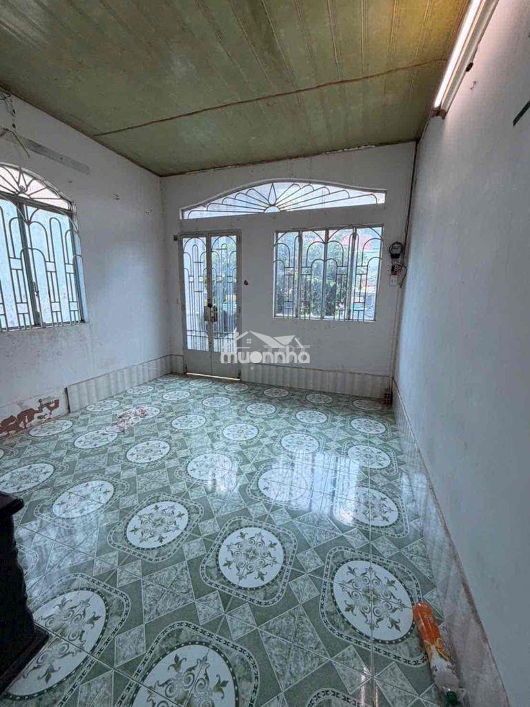Trước nhà 4m cách 20m ra 3/2 ngang 7m5 dài 15m trệt lầu - Ảnh 2