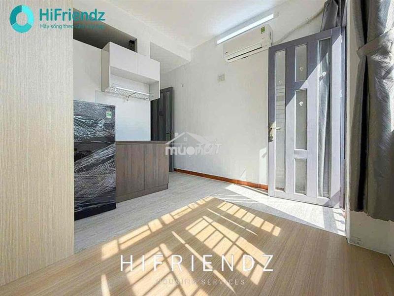 Căn hộ có ban công full nội thất đường lớn tiện đi quận 1