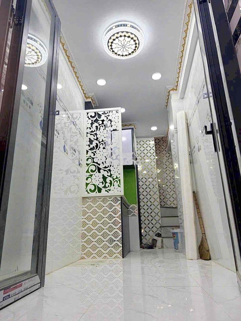 Nhà mới nhỏ xinh, nở hậu đẹp, 1/sẹc, ko qh - rạch bùng binh - 9m2, 3tầ